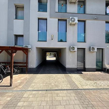 Csip House With Free Private Enclosed Parking Place Apartament Mestecǎneşti