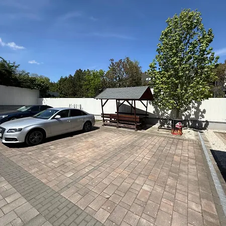 Csip House With Free Private Enclosed Parking Place *
