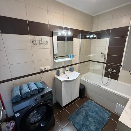 Csip House With Free Private Enclosed Parking Place *