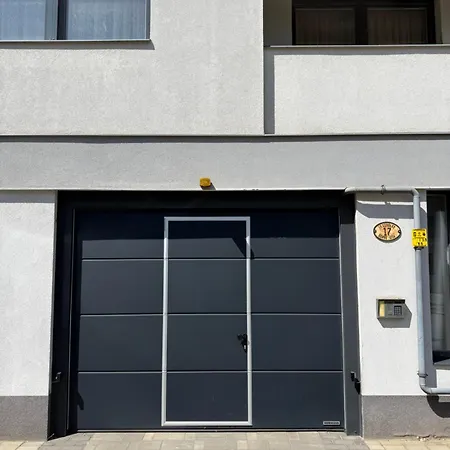 Csip House With Free Private Enclosed Parking Place Apartment *